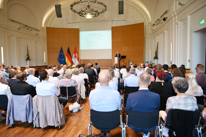Foto vom Publikum auf der Fest- und Fortbildungsveranstaltung 35 Jahre Gutachterausschüsse
